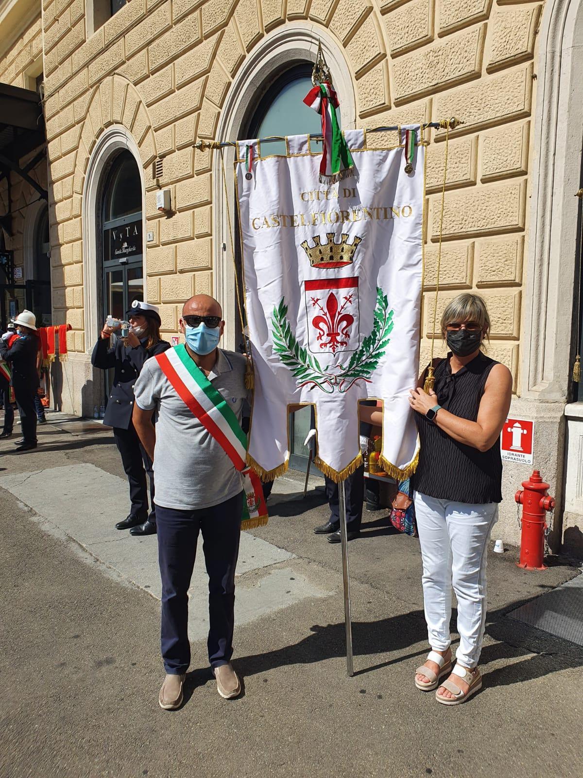 I consiglieri di Castelfiorentino Salvadori e Fioravanti alla cerimonia sull'anniversario della strage di Bologna per ricordare le vittime della Valdelsa