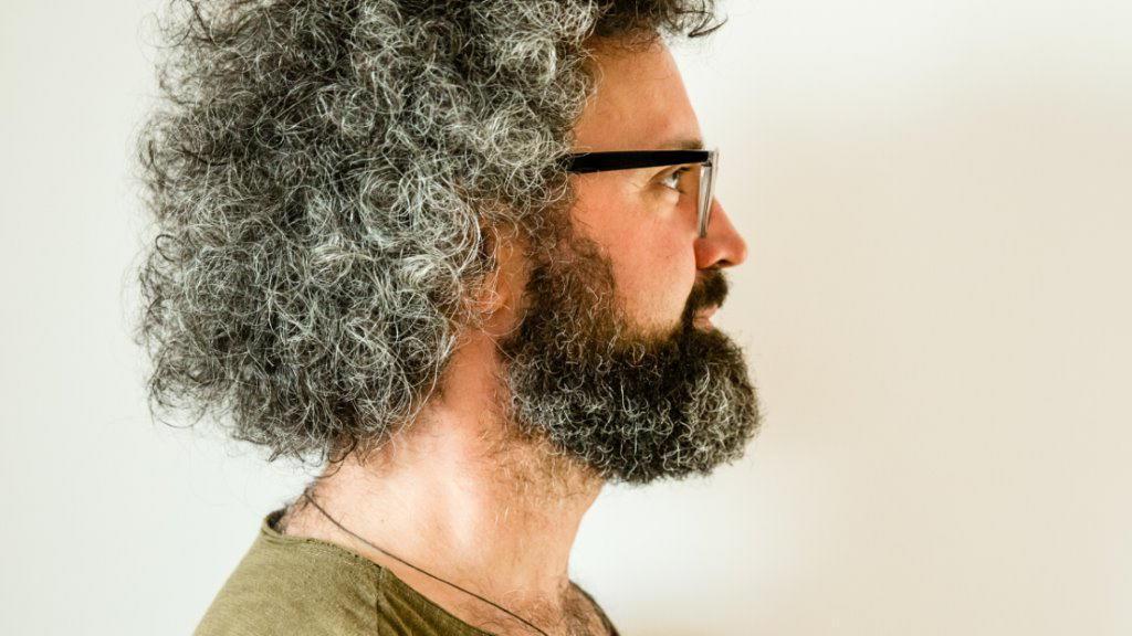 Simone Cristicchi: il cantante, attor e e drammaturgo domani sera a Follonica con il suo “viaggio in Paradiso”