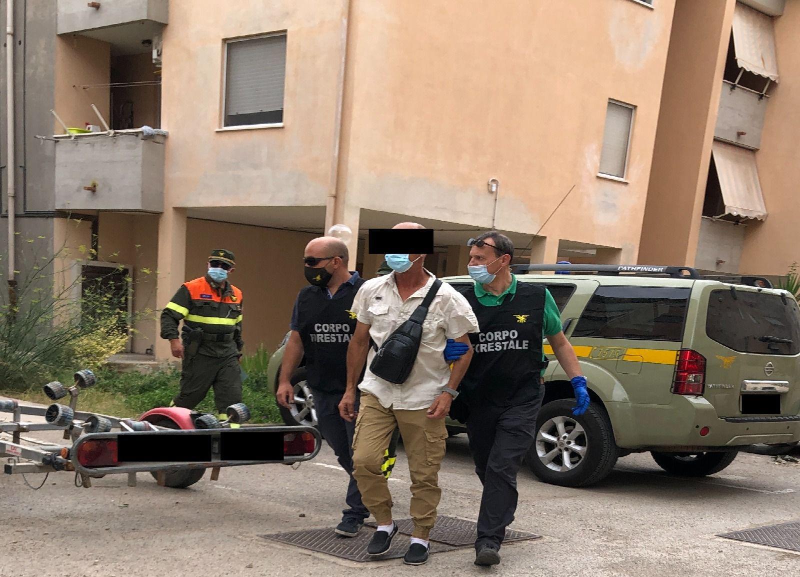 L'arresto del 53enne di Alghero accusato degli 8 tentativi di incendio a Maria Pia