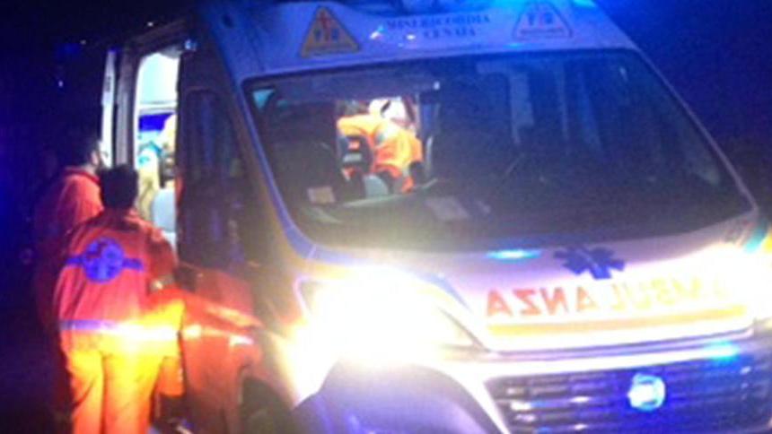 Derubati dei soldi e di un casco dopo l’incidente
