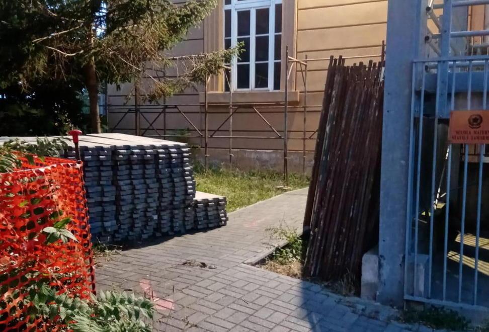Micheli, via al cantiere per rifare il tetto