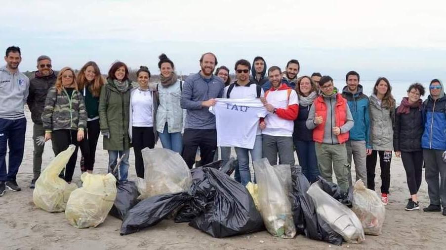 Dalla parte delle tartarughe Così i volontari curano il mare