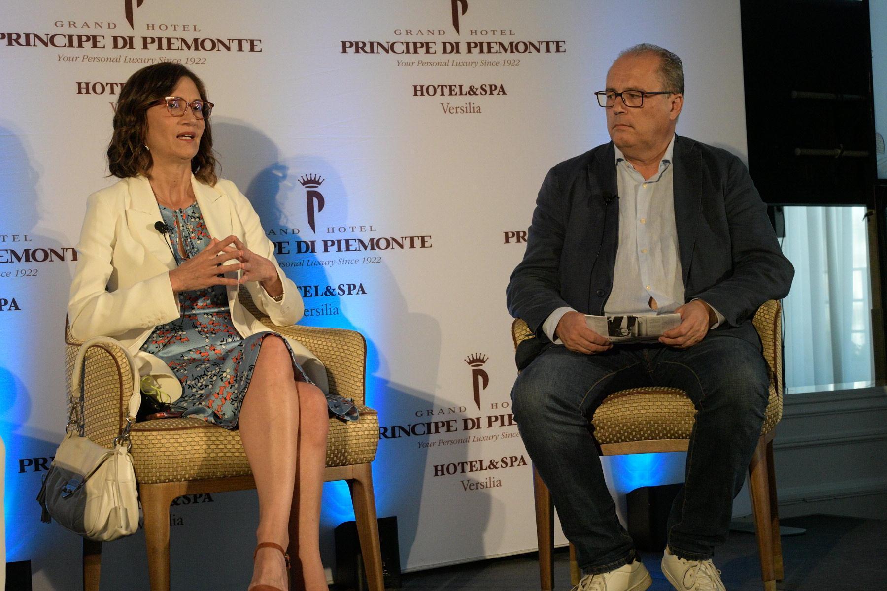 La ministra Maria Stella Gelmini e Stefano Tamburini, direttore del Tirreno