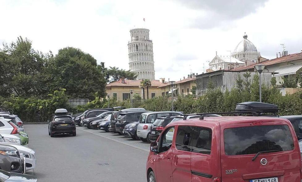 Il parcheggio con la vista sulla Torre