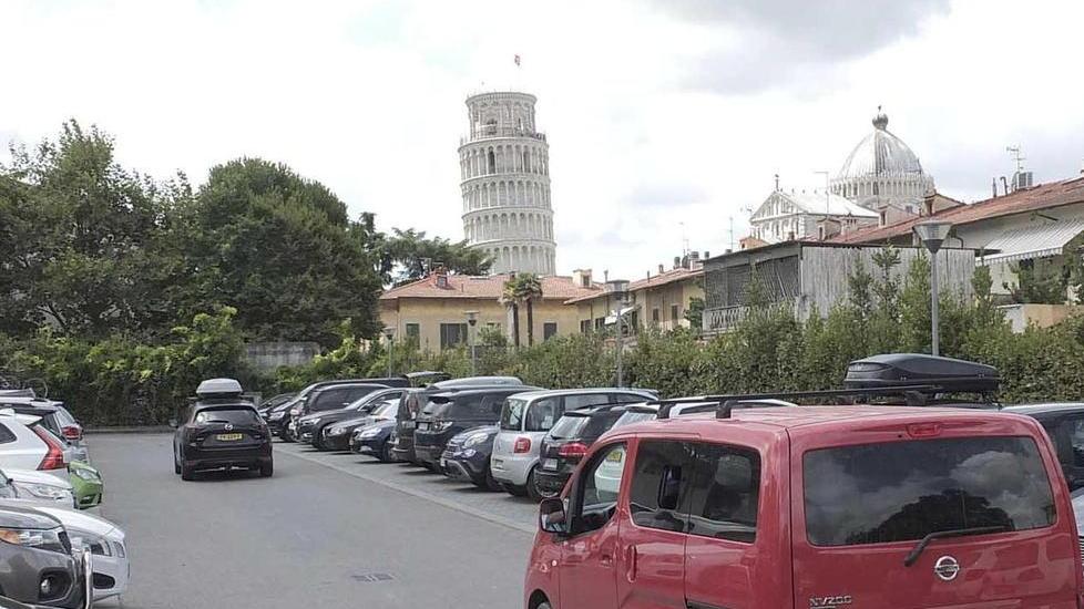 Il parcheggio con la vista sulla Torre