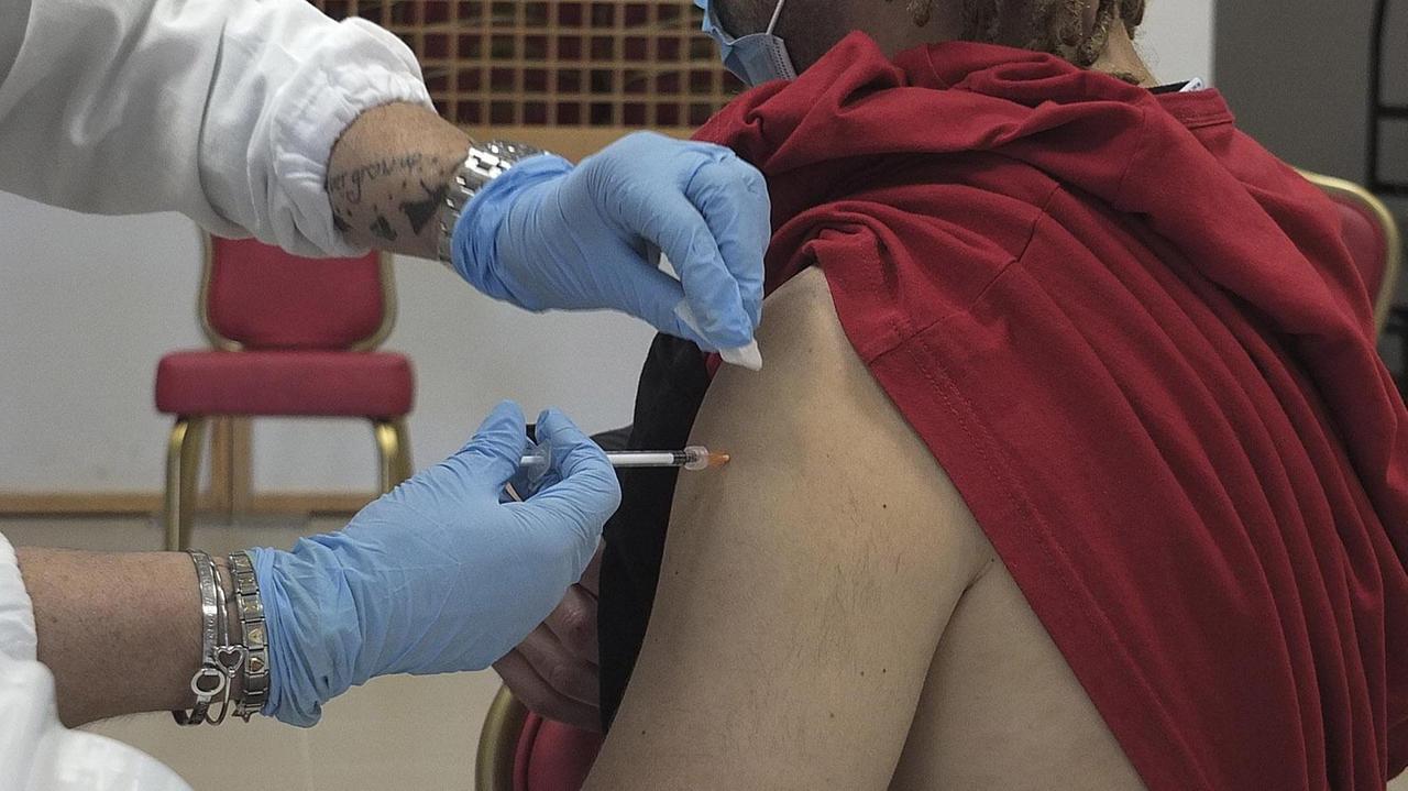 Covid, vaccinato con la doppia dose solo il 50 per cento dei pistoiesi over 12