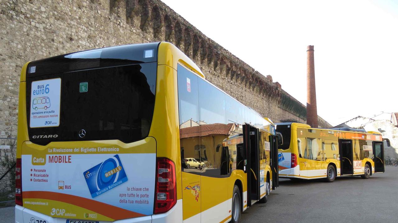 Due autobus urbani della Cap