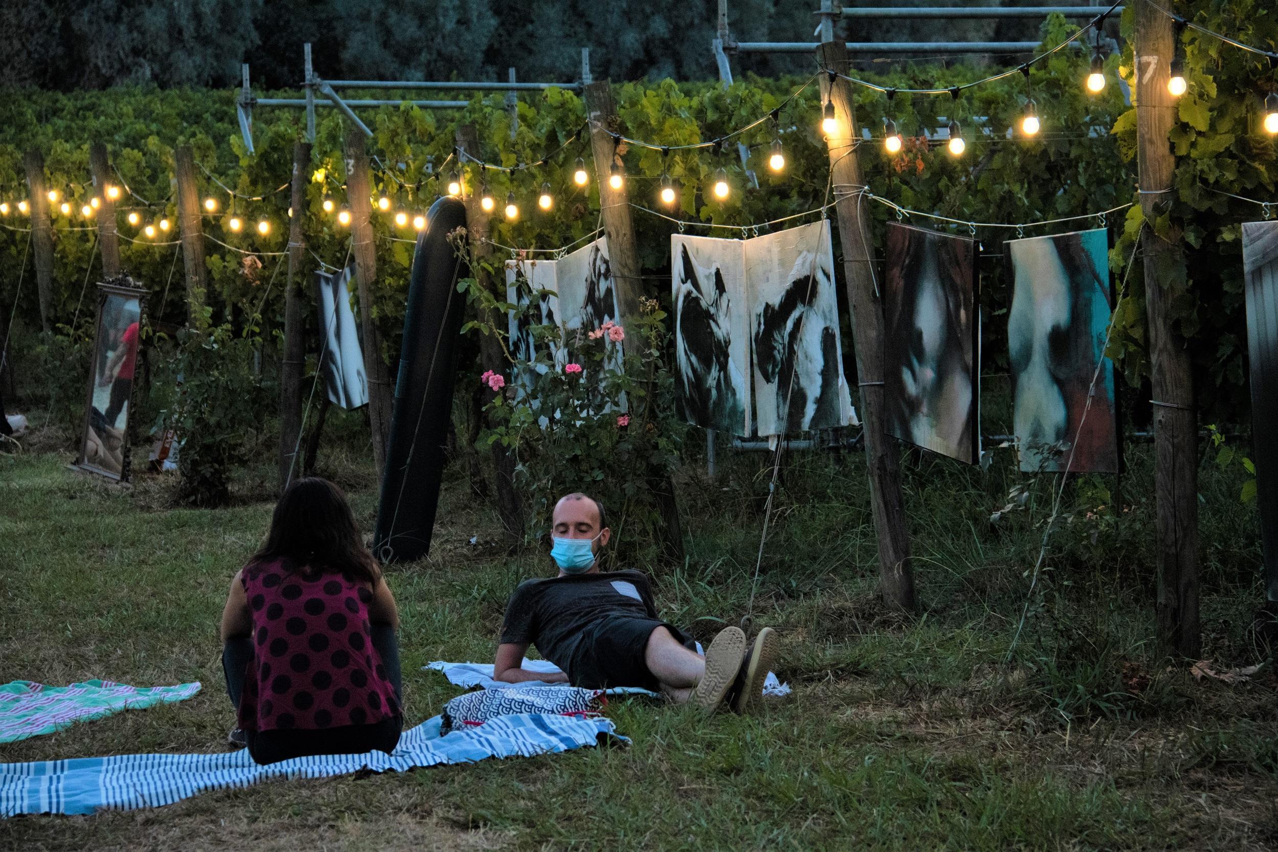 Un’immagine di una passata edizione del festival “Stanno tutti bene” nella Tenuta Lenzini di Gragnano