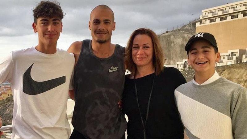 Marcell Jacobs con mamma Viviana e i fratelli Nicolò e Jacopo