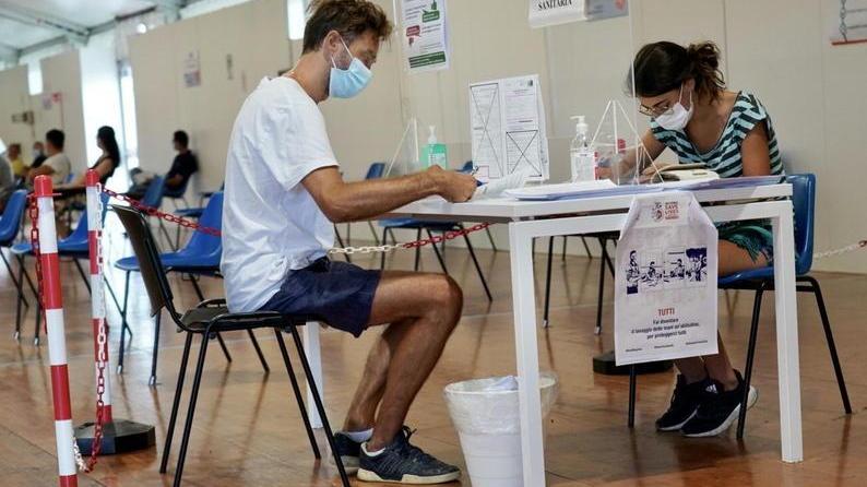 I centri vaccinali di Valdera e Valdicecina non vanno in ferie: «Pronti a turni anche di sera»