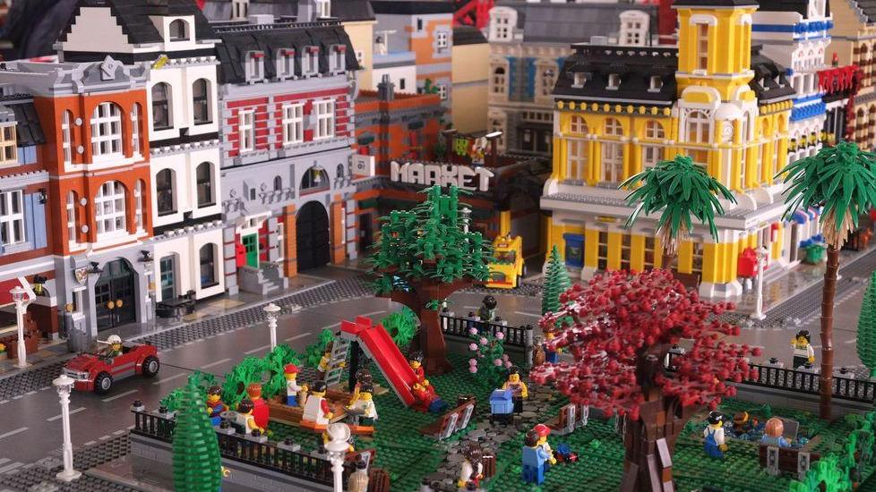 Per grandi e piccini è in mostra la magia dei mattoncini Lego