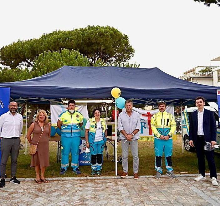 Murzi al gazebo pro-vaccinazioni pensato per i ragazzi più giovani