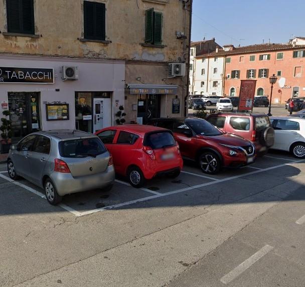 Auto in sosta anche per mesi Il sindaco ordina il disco orario
