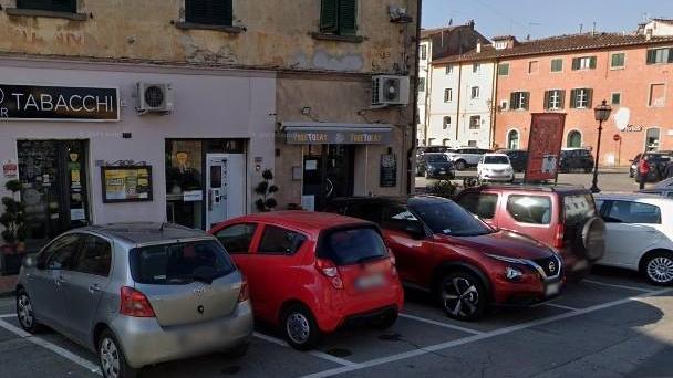 Auto in sosta anche per mesi Il sindaco ordina il disco orario