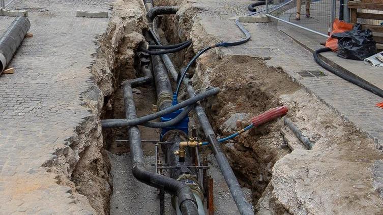Niente acqua in centro Hera oggi “schiera” un servizio di autobotte