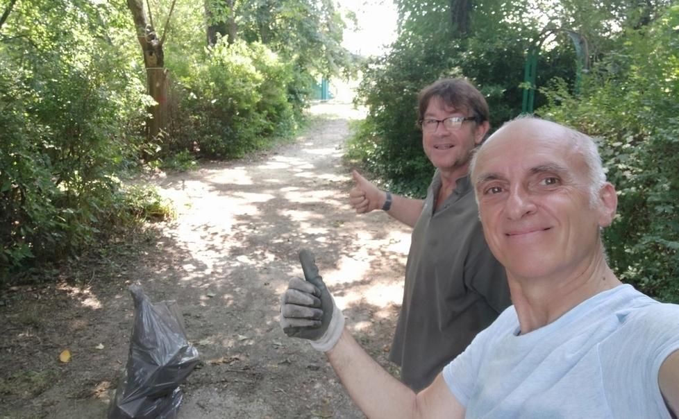 I ragazzi dello Sci club ripuliscono il percorso del Lungo Crostolo 