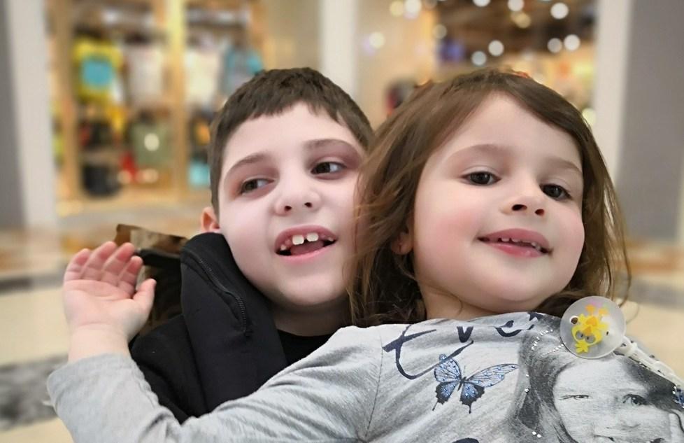 Il calcio tutto mobilitato per Edoardo e Clarissa Maglie delle star all’asta 