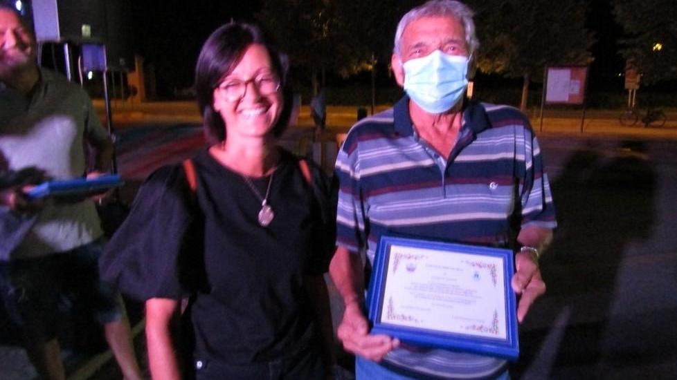 Hanno aiutato senza chiedere Premio ai volontari del paese