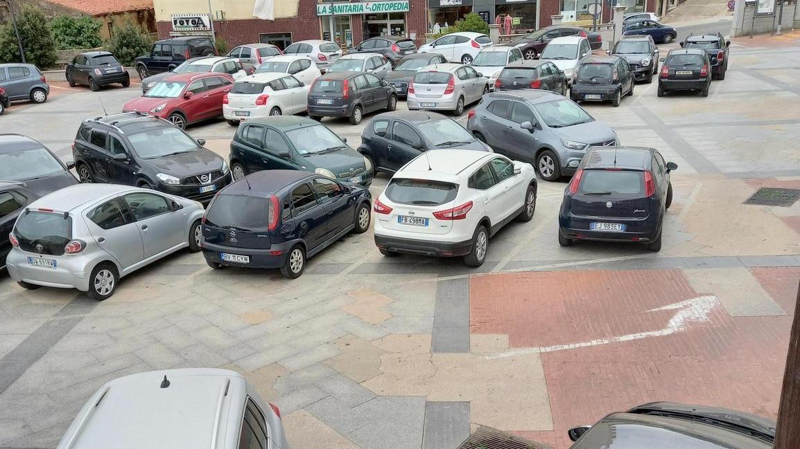 Parcheggio impossibile e insulti, il turista dice addio alla città