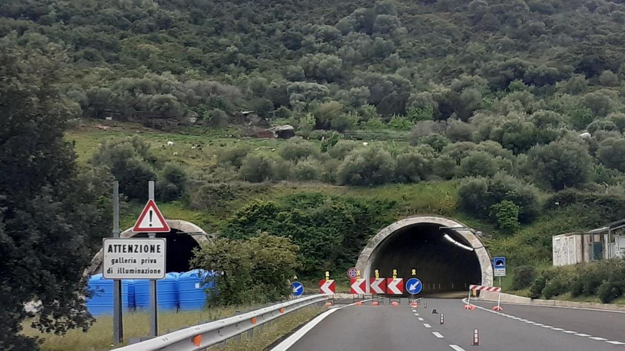 «I cantieri vanno sospesi per l’estate»