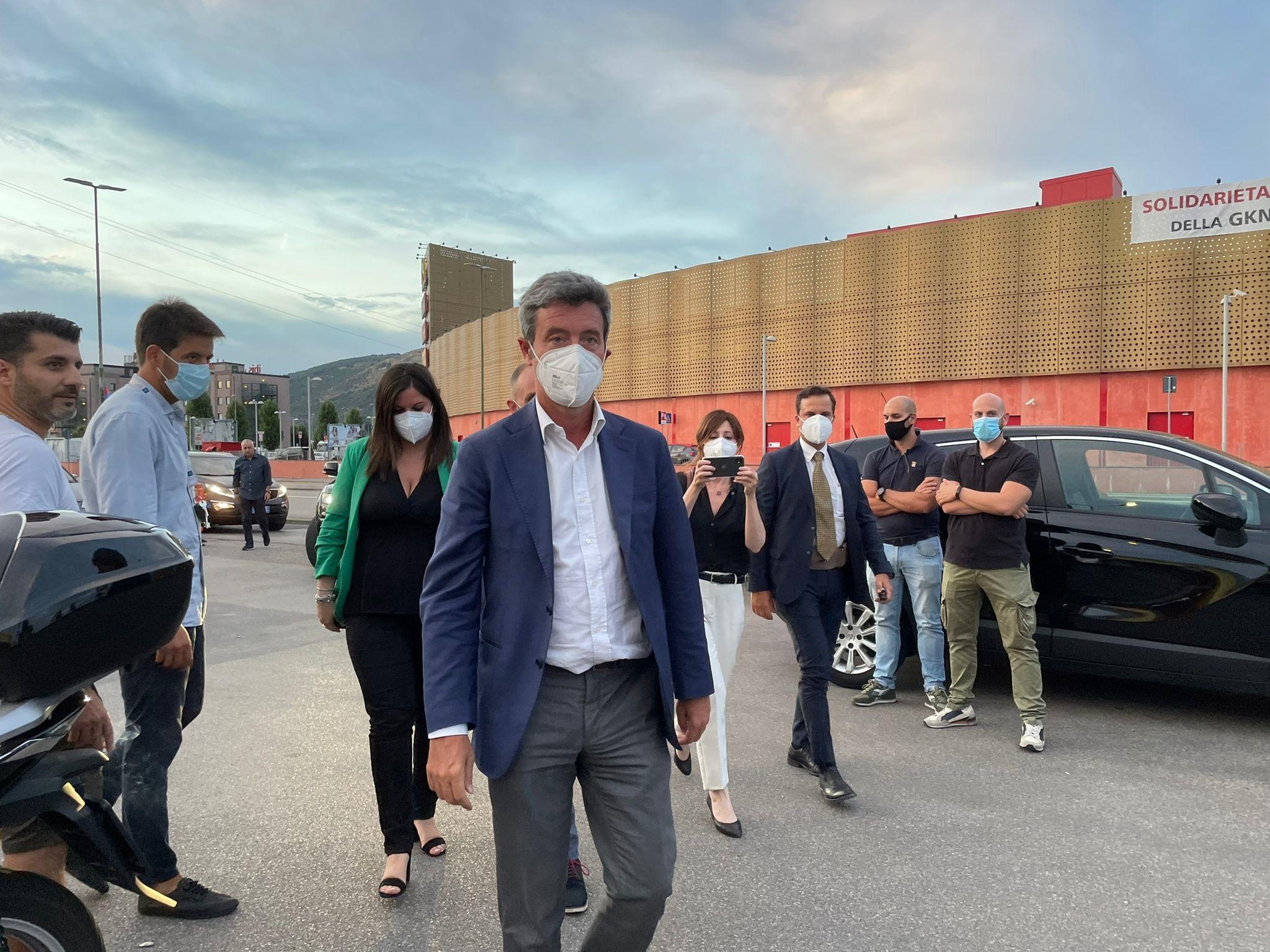 Il ministro del Lavoro, Andrea Orlando, in visita ieri alla Gkn