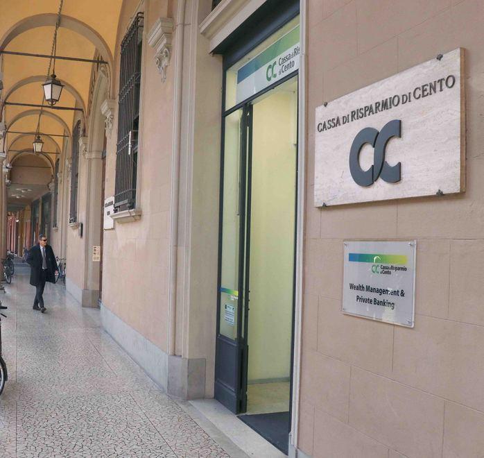 Ferrara: «Addetti minacciati dai clienti», i sindacati contro Credem 