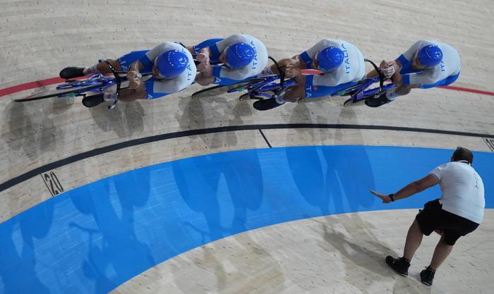 Ciclismo d'oro a Tokyo: vittoria del quartetto azzurro dell'inseguimento 