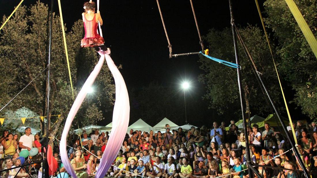 Uno spettacolo per bambini in una delle passate edizioni di Festambiente a Rispescia