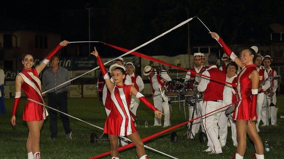 Majorettes e musicisti della banda La Campagnola protagonista di alcuni eventi in cartellone