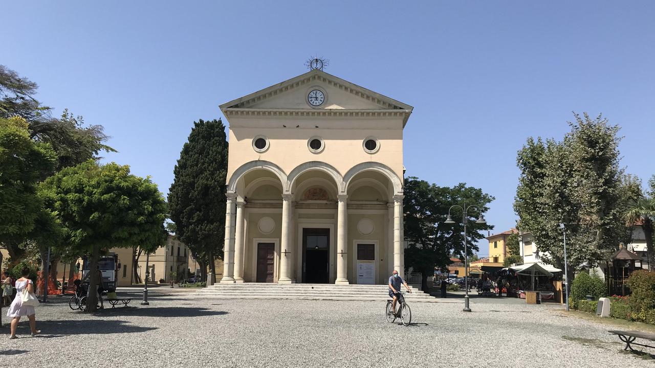 Rubato il crocifisso dall'altare nella chiesa di Vada