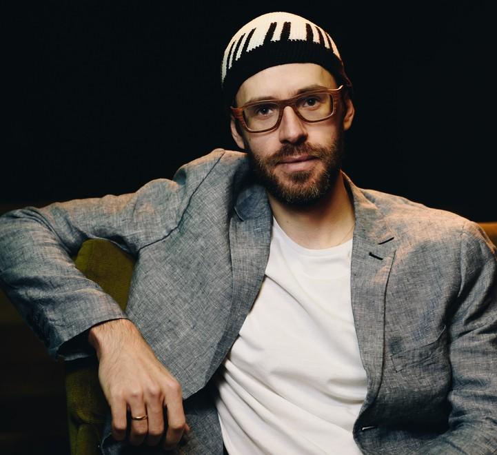 Il pianista David Helbock giovane icona del jazz in “Playing John Williams” 