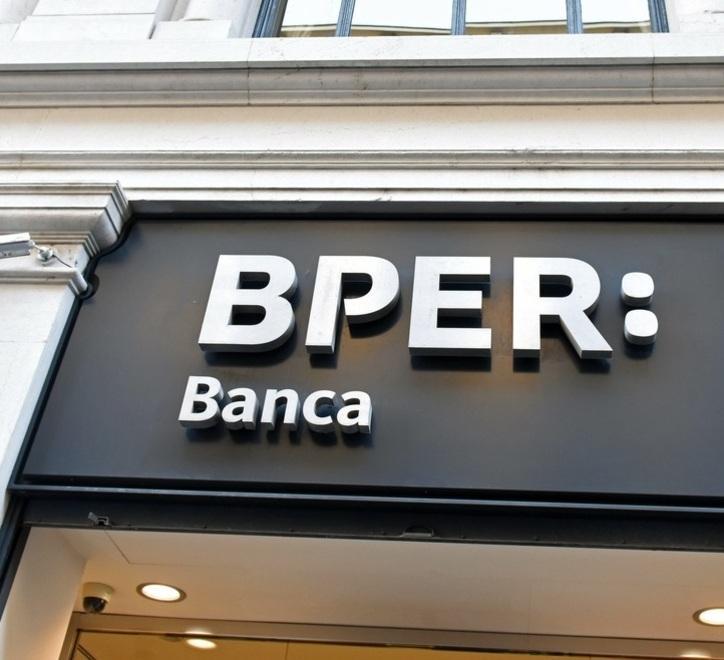 Bper, conti oltre le attese: utile 502 milioni. Accordo con Vandelli per l'addio: avrà 2,2 milioni 