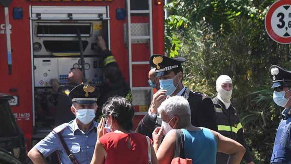 Anziano minaccia di darsi fuoco, arrivano i militari