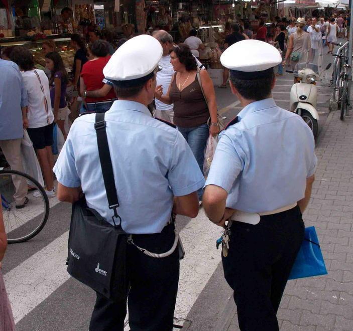 Sosta selvaggia, 420 multe durante il fine settimana