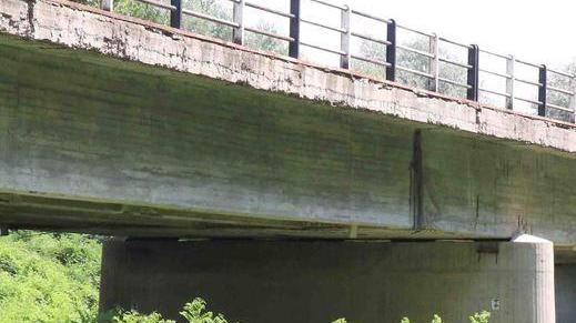 Una 28enne salvata sul ponte nuovo dall’arrivo dei carabinieri