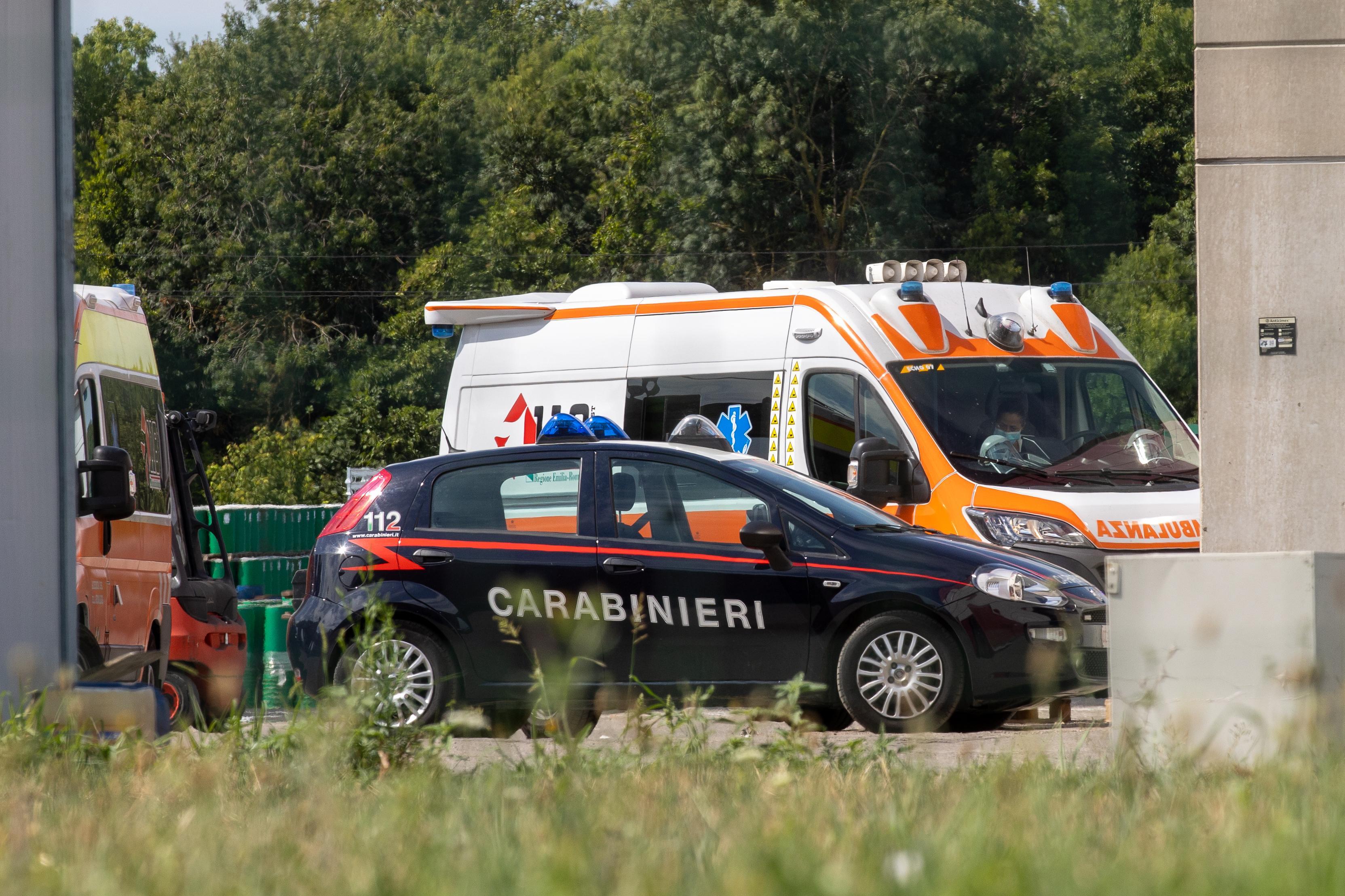Investiti da una fiammata, quattro ustionati, uno è grave 