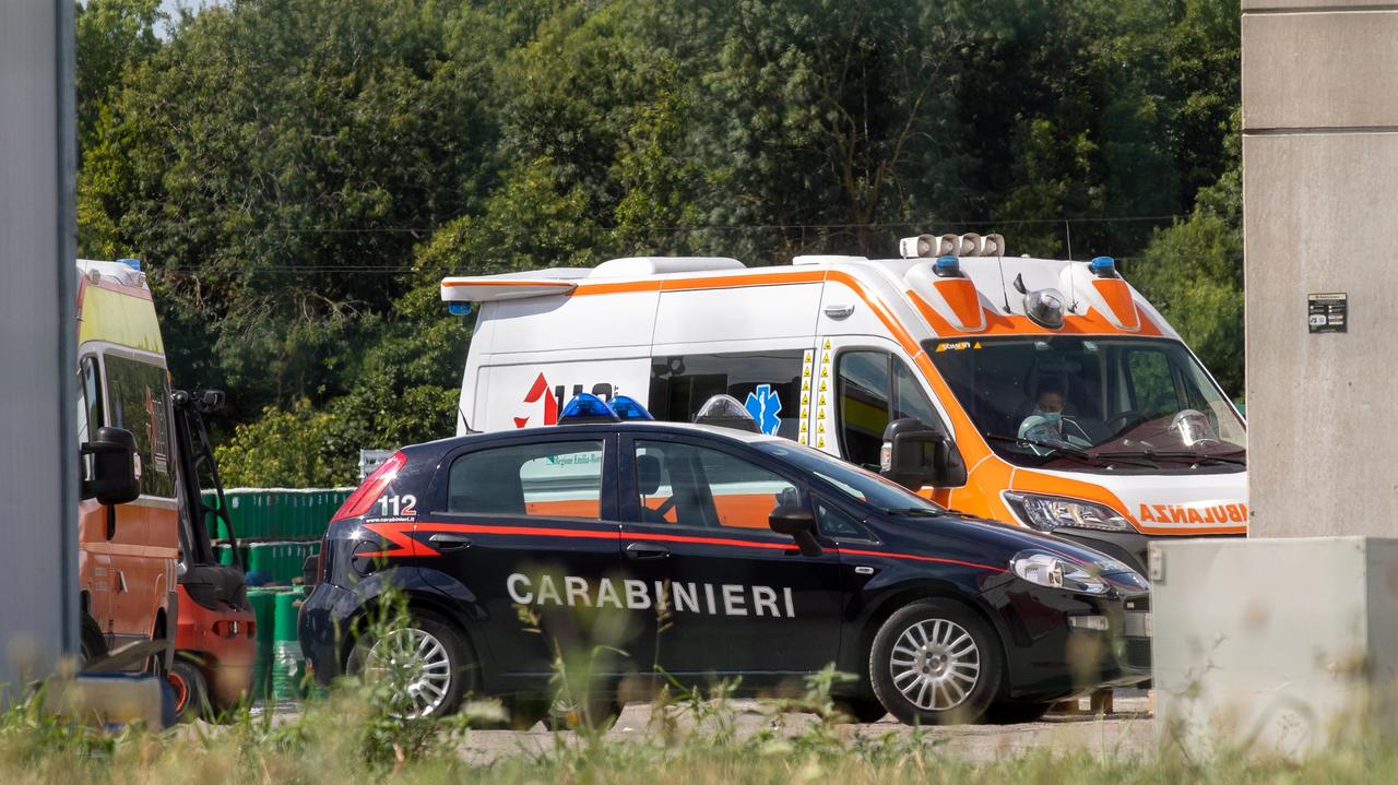 Investiti da una fiammata, quattro ustionati, uno è grave