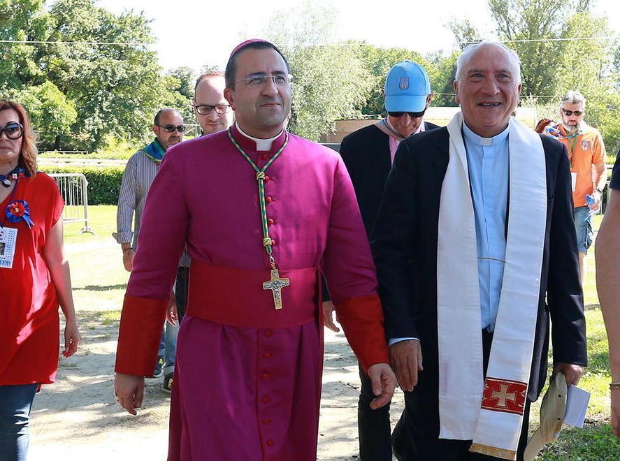 Il vescovo di San Miniato monsignor Andrea Migliavacca con monsignor Andrea Cristiani