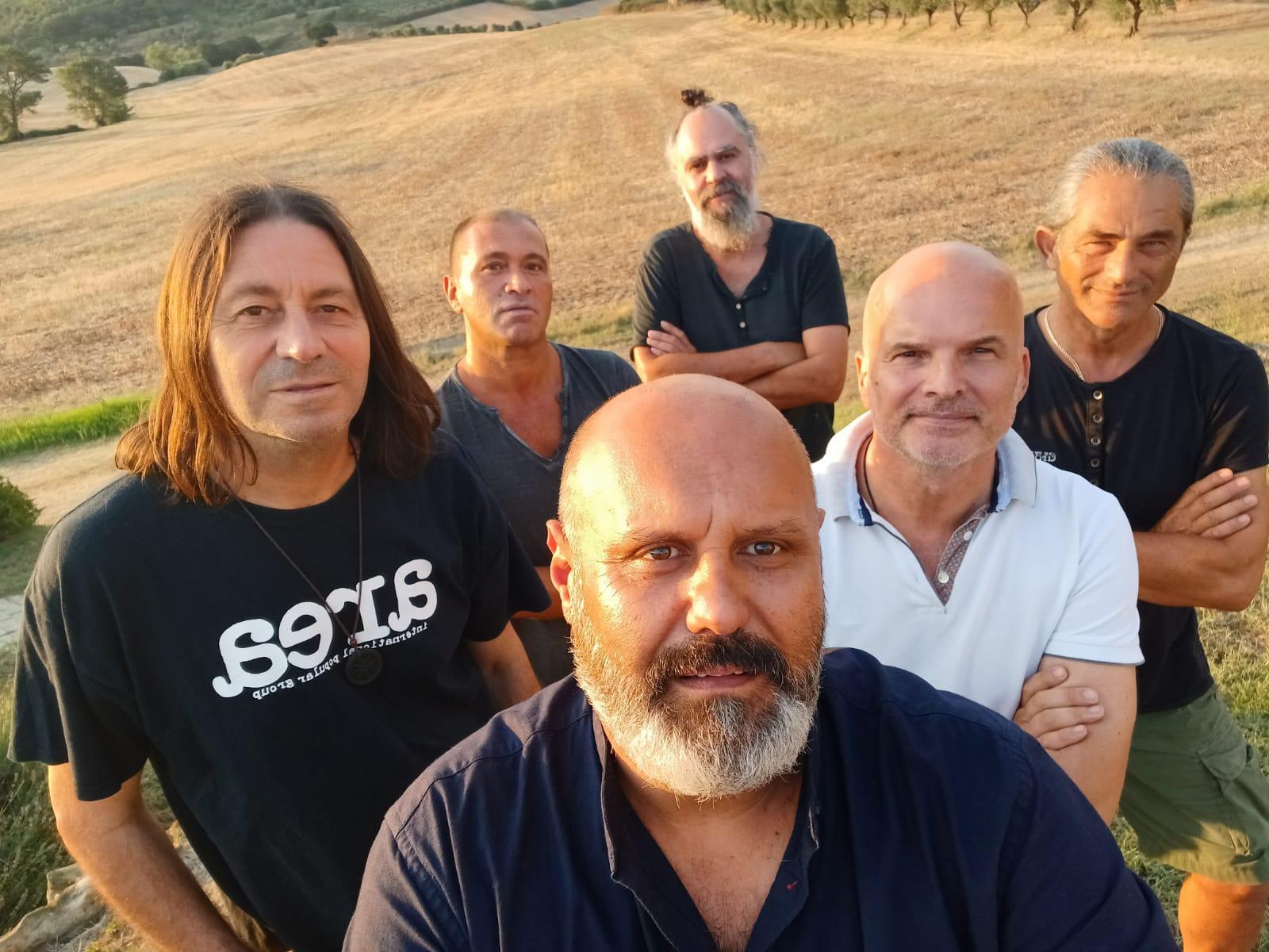 Si inaugura lo stadio di Cecina, il sindaco Lippi sul palco con la sua band 