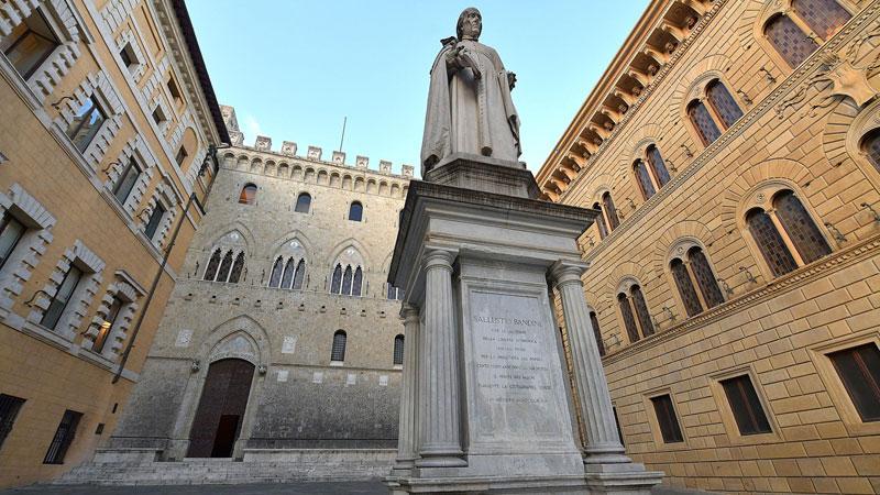 Piazza Salimbeni con la sede storica del Monte dei Paschi