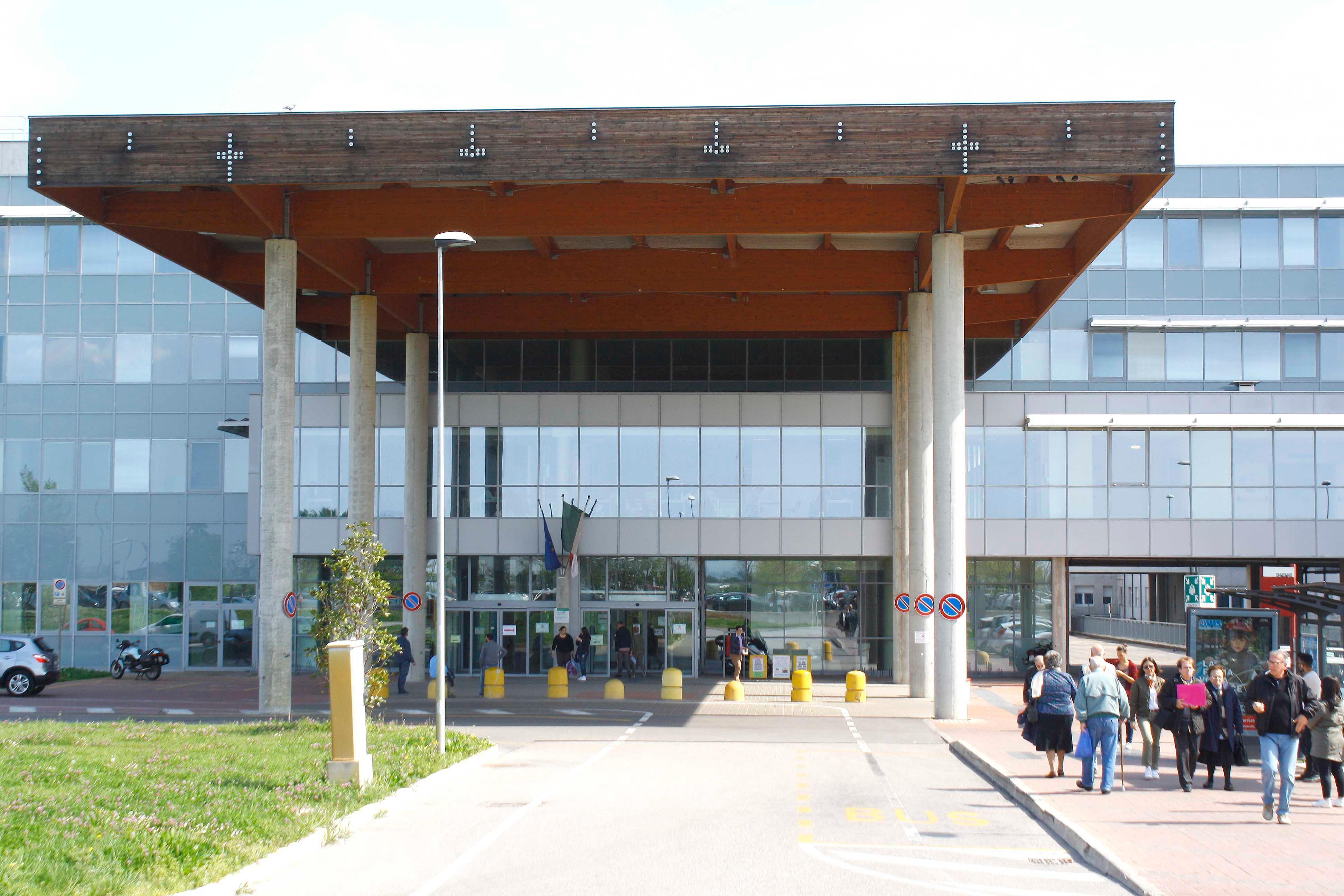 Si accede all'ospedale S.Anna con il Green pass 