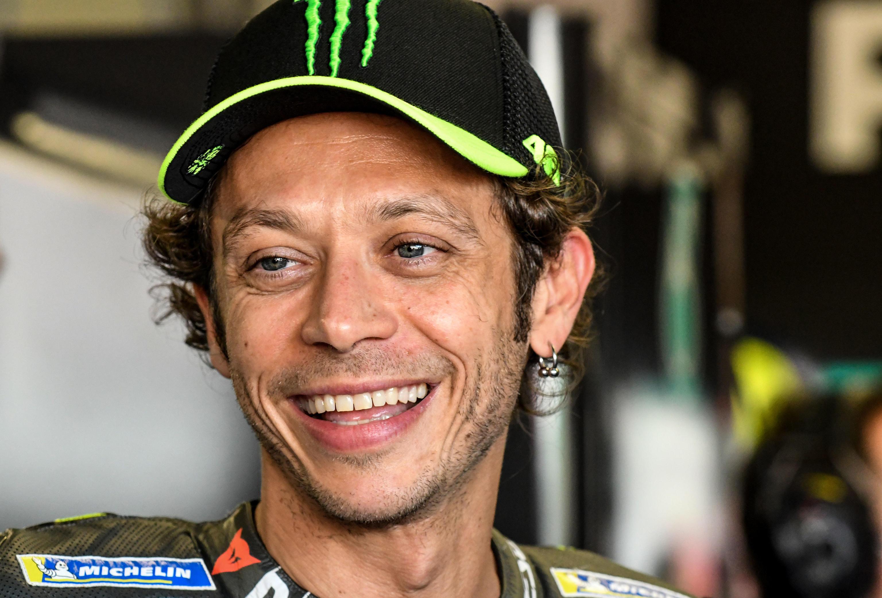 Moto, l'annuncio di Valentino Rossi: "A fine stagione mi ritiro"
