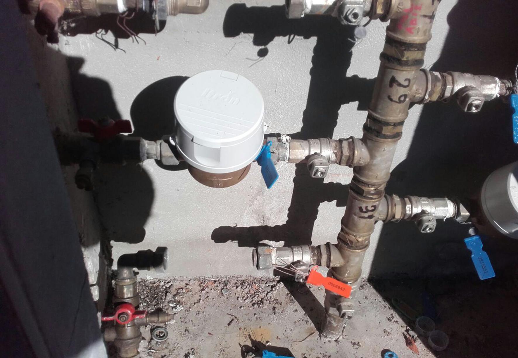 Olbia, Abbanoa porta via il contatore: condominio in rivolta