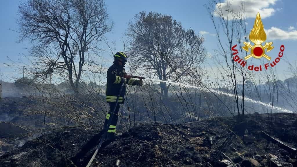 Incendio nella campagna di Chilivani, 2 elicotteri in azione