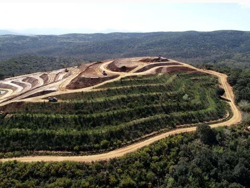 Gessi rossi nella cava di Montioni Per Arpat e Regione è tutto regolare 