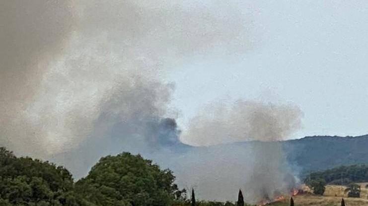 In fumo 20 ettari di campagna e boschi Paura per un podere