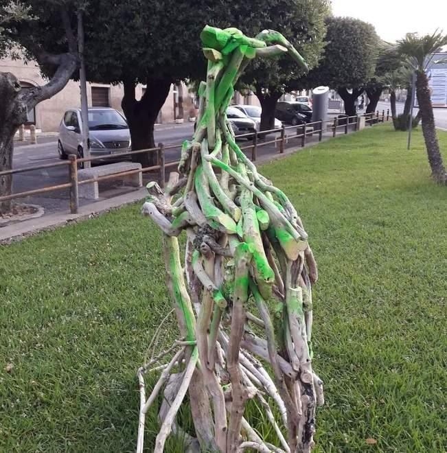 Di nuovo vandalizzate le opere di Moradi Il Comune fa denuncia