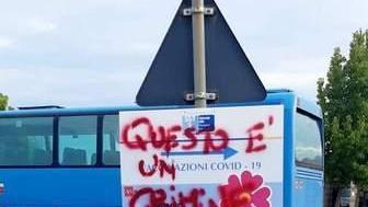 Propaganda no vax al centro vaccinale L’invito: «Sei sano, torna a casa»