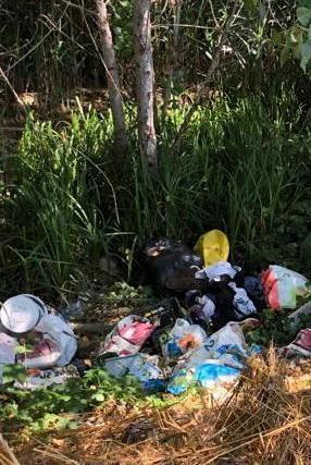Rifiuti, quattro tonnellate gettati lungo le strade