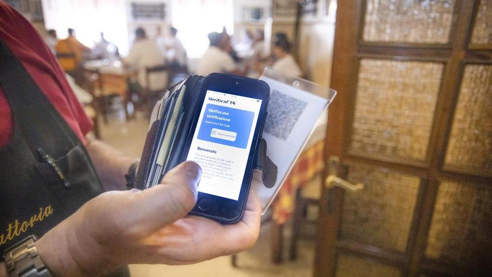Green pass, no dei ristoratori e baristi «Troppo onerosi i controlli affidati a noi»